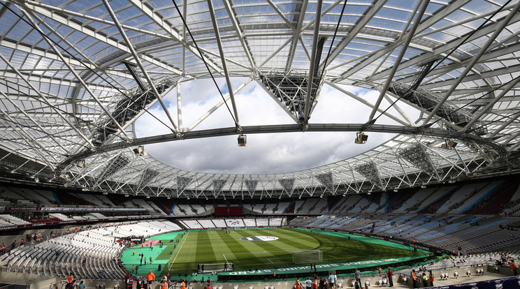 Kamaszok törtek be a Millenium stadionba /Fotó: AFP