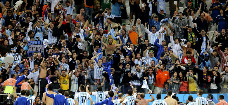Tak piłkarze Argentyny świętują razem z kibicami