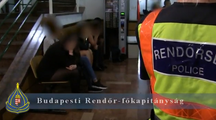 Több alkalmazottat is őrizetbe vettek