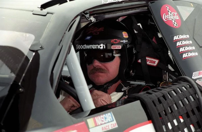 20. Dale Earnhardt Sr. (Nascar) – 8,4 mln dol.