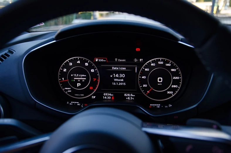 Wirtualny kopit w Audi TT - większe zegary