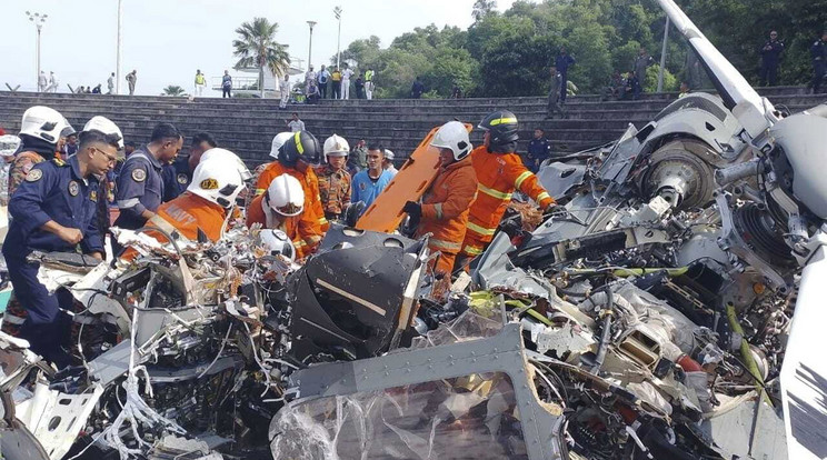 Tíz ember meghalt a légibalesetben / Fotó: MTI AP