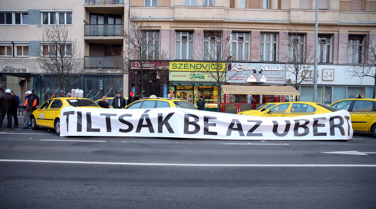 Napokig tüntettek a taxisok az Uber ellen / Fotó: Pozsonyi Zita