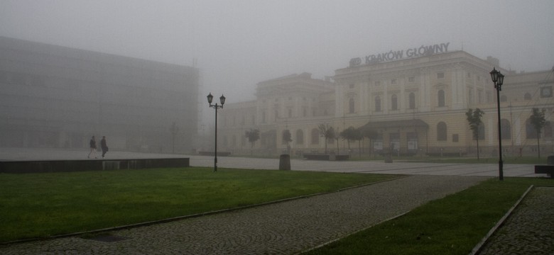 Gęsta mgła nad Krakowem. Lotnisko w Balicach na kilka godzin wstrzymało ruch