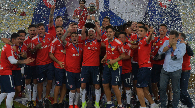 Értékes trófeát nyert az Independiente /Fotó: AFP