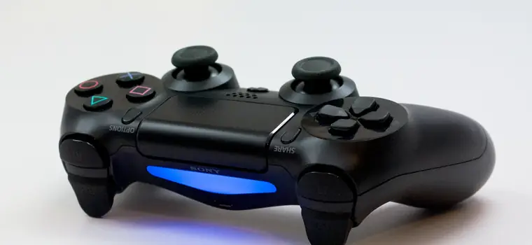 Sony usprawnia DualShocka 4. Kontroler dostanie przystawkę z dodatkowymi przyciskami