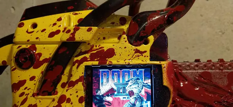 Zagraj w „Doom II” na… pile łańcuchowej