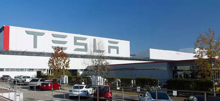 Tesla udostępni innym producentom samochodów kod źródłowy do swoich zabezpieczeń
