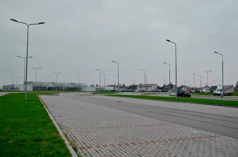 Najbardziej funkcjonalną rzeczą portu lotniczego w Radomiu jest niestrzeżony parking