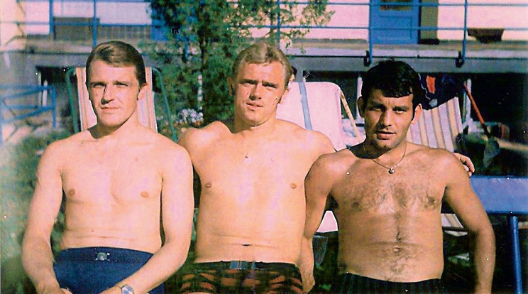 Kenderesi
István (balról), Mészöly és
Farkas
János
együtt futballozott