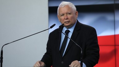 Czy Jarosław Kaczyński boi się podsłuchów?