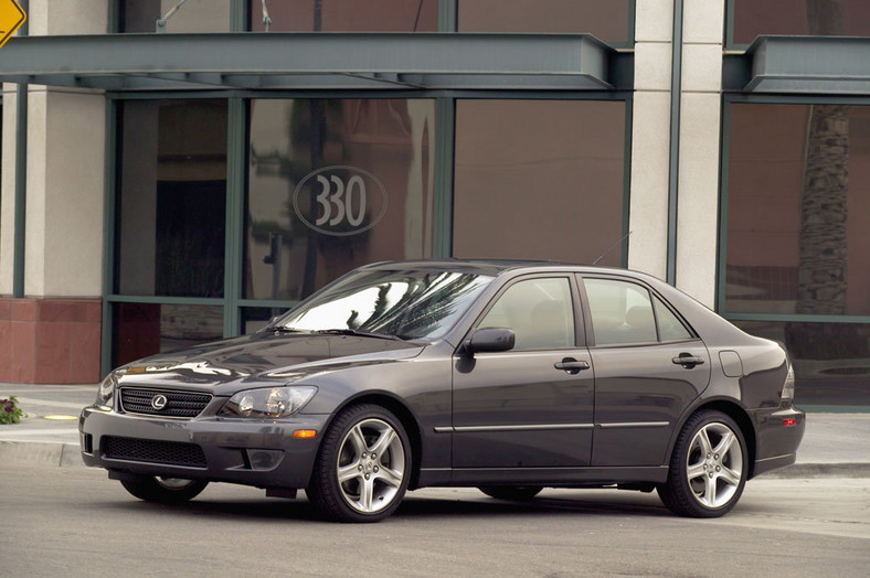 Lexus IS lata produkcji 1998-2005 - cena od 14 000 zł