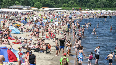 Turyści nie przestrzegają restrykcji. Wakacyjny luz przyniesie czwartą falę epidemii?