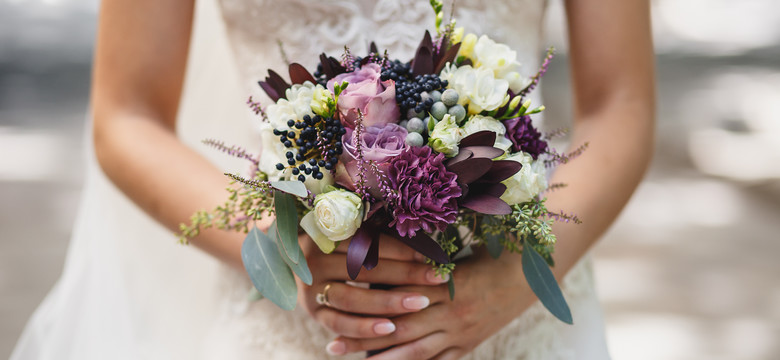 Mowa kwiatów – jak skomponować wyjątkową wiązankę ślubną?