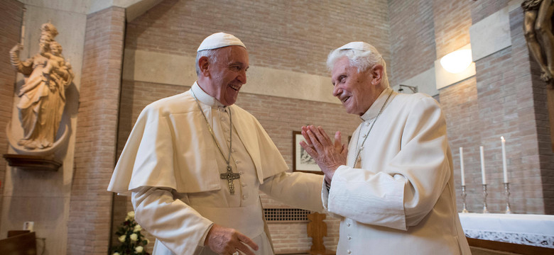 Franciszek wyprowadza cios w reformy Benedykta XVI. Radykalne decyzje znów zmienią obraz Kościoła [KOMENTARZ]