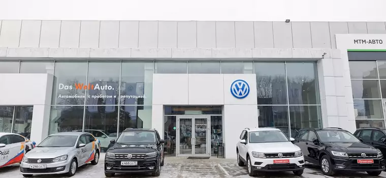 Volkswagen tymczasowo zawiesza dostawy do rosyjskich salonów