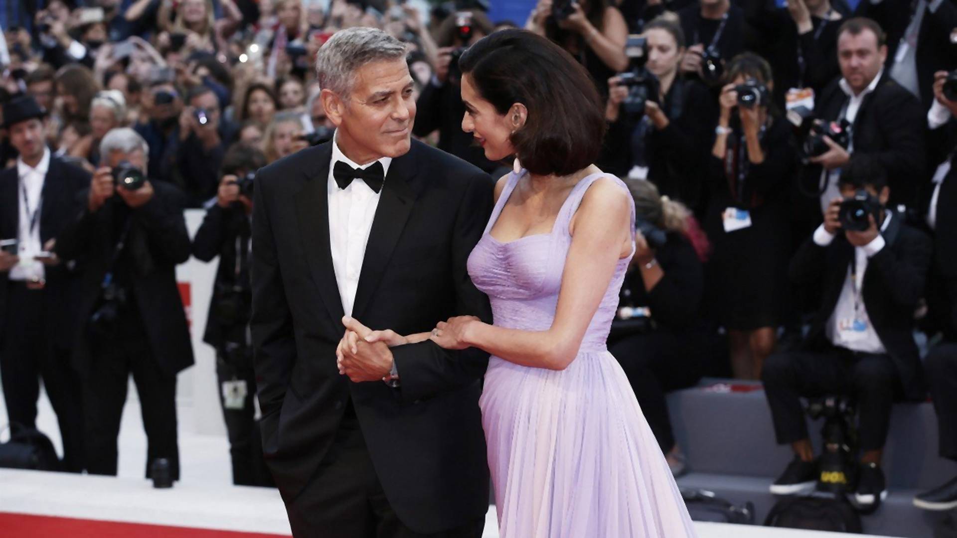 Nađite sebi nekoga ko će vas voleti kao što Džordž Kluni voli Amal