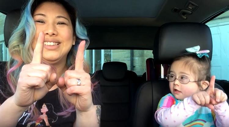 Ma van a Down-szindróma világnapja, úgyhogy lessétek meg az eddigi legszebb Carpool Karaoke adást, amit valaha láttatok - VIDEÓ