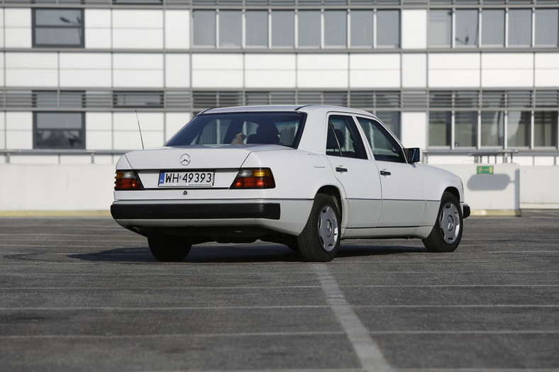 Mercedes W124 200D - spowalniacz czasoprzestrzeni