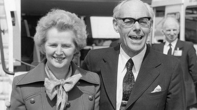 Pierwszą żonę ukrywał, drugiej pomógł w karierze. Denis Thatcher zawsze stał w cieniu