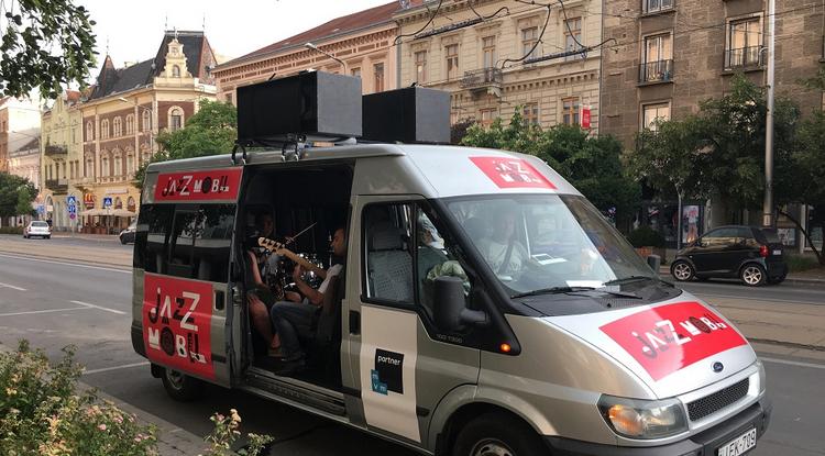 JazzMobil: idén vidéki városokban is felbukkan a zenélő kisbusz