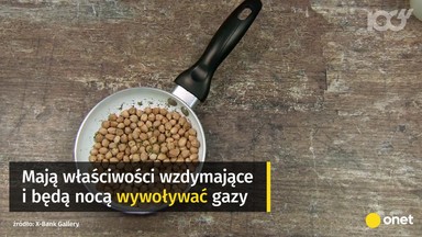 Tych produktów nie wolno jeść przed snem. Mocno obciążających żołądek i wątrobę