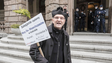 Ksiądz Woźnicki porównał kobietę do konia. "Mężczyzna nie może zbyt mocno jej bić" [WIDEO]