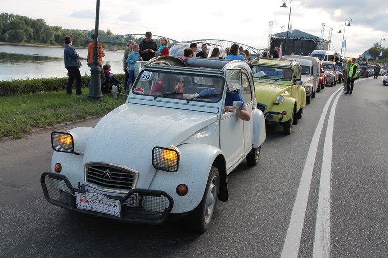 21. Światowy Zlot Miłośników Citroëna 2CV Toruń 2015