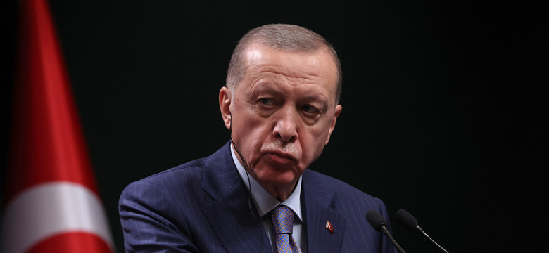 Erdogan pociąga za sznurki i rozgrywa trzy wojny naraz. "Turcja jest kluczowa w nowej erze chaosu" [ANALIZA]