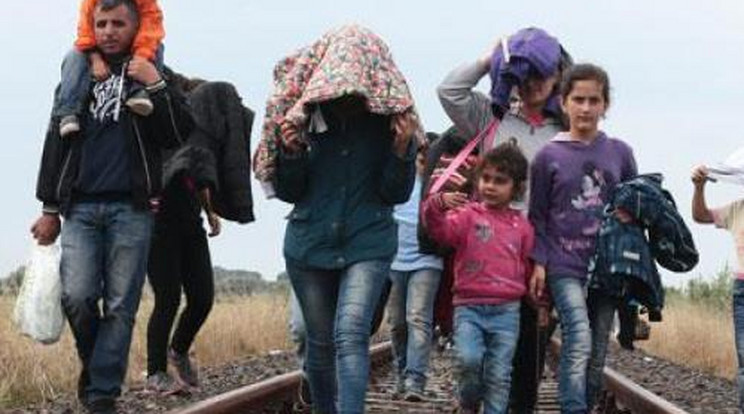 Ötezer migráns érkezhet újra Szerbiábol