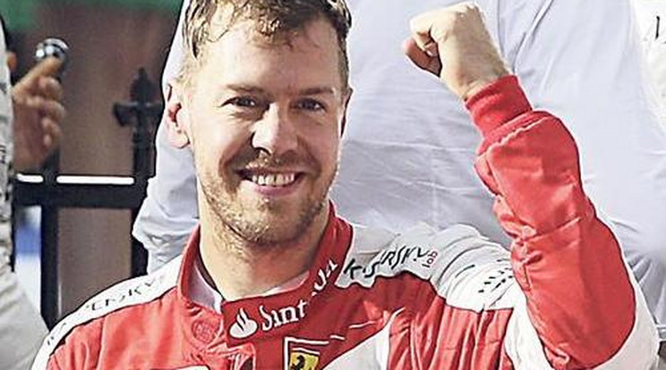 Vettel kiakadt: újra lányokat akar a rajtrácsra