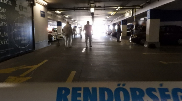 Hárman támadtak rá a debreceni bevásárlóközpont pénzváltójának alkalmazottjaira / Fotó: Police.hu