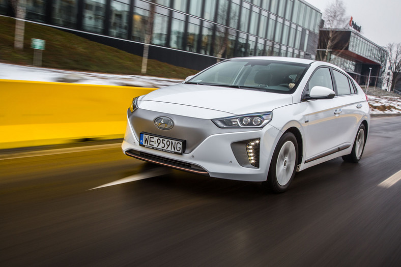 Hyundai Ioniq Electric - gwarancja perforacyjna 12 lat, ocena 3 gwiazdki