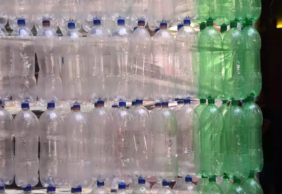 "Plastik nigdy nie powinien trafiać do środowiska". W 2020 r. tyle samo butelek, ile sprzeda Żywiec Zdrój, zostanie poddana recyklingowi