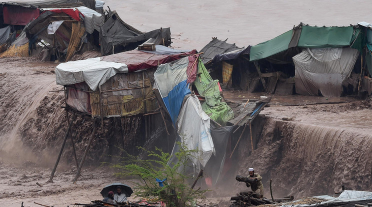 Legalább harmincat halálos áldozata van az áradásnak / Fotó: AFP