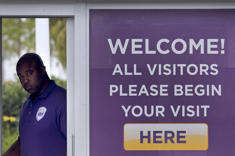 Napis na wejściu do głównej siedziby Yahoo! w Sunnyvale w Kalifornii mówi: 