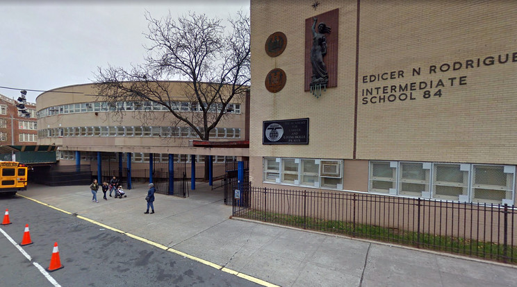Ebben a bronxi iskolában történt a tragédia / Fotó: Google Earth