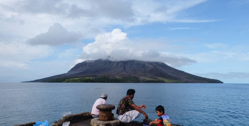 Groźny wulkan "przemówił". 12 tys. ludzi musiało porzucić domy [WIDEO]