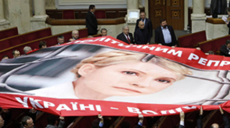 Timosenko ellepte a parlamentet