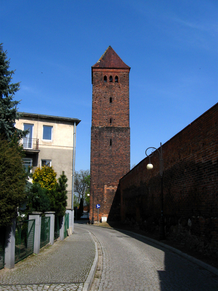 Byczyna - wieża bramna wschodnia tzw. Polska