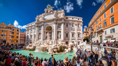 Turyści masowo wracają do Rzymu