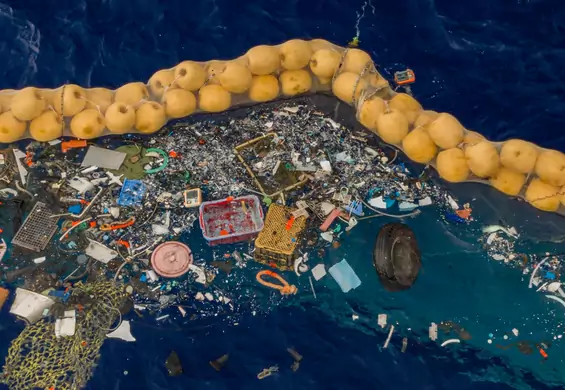 600-metrowa konstrukcja znowu sprząta ocean z plastiku. Ma zebrać połowę Pacyficznej Wyspy Śmieci