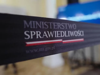 Ministerstwo Sprawiedliwości wraca z propozycją, aby odpowiedzialność zbiorowa była stosowana jedynie wobec dużych firm, czyli tych zatrudniających od 250 pracowników, zakładając, że podmioty te w ramach struktur posiadają działy compliance i mają wdrożone skuteczne narzędzia i procedury kontroli pracowników