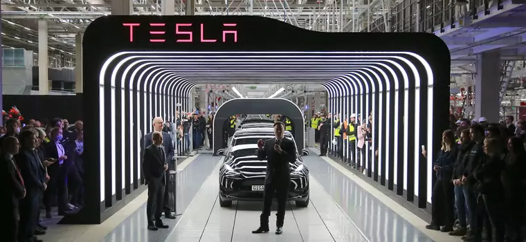Ile można zarobić w gigafabryce Tesli pod Berlinem? Elon Musk rekrutuje Polaków
