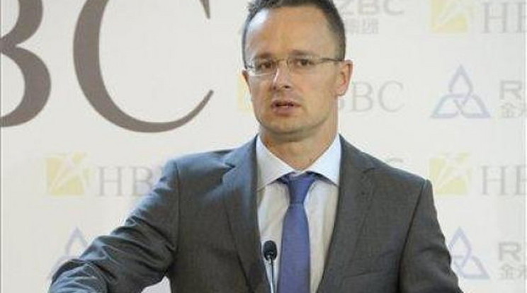 Szíjjártó Péter az első politikus, aki a puccskísérlet után Törökországba látogat