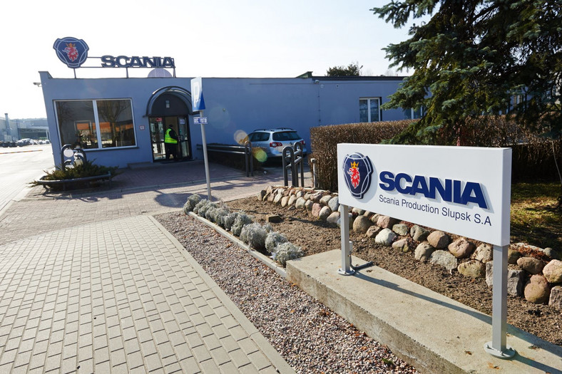 Słupska fabryka Scania, jednego z wiodących, światowych producentów ciężkich samochodów ciężarowych, autobusów miejskich i turystycznych oraz silników przemysłowych i morskich Scania Production Słupsk S.A. w Słupsku, 4 bm.  (aw/ukit) PAP/Adam Warżawa