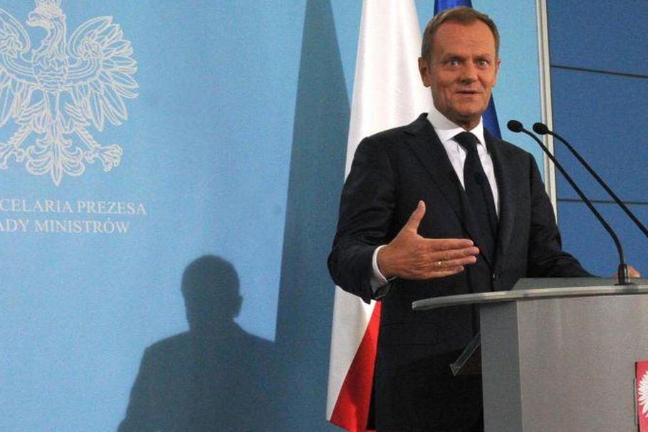 Donald Tusk jakby uśmiechnięty