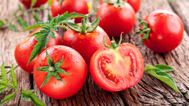 Dlaczego nie powinno się jeść pomidorów na śniadanie? Wyjaśniamy