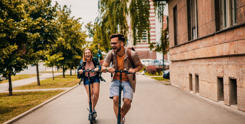 Te hulajnogi elektryczne są bezpieczne. Wzmocnione ramy zapewnią trwałość