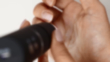 Co 5 lat robienia manicure’u żelowego robi z paznokciami? Blogerka pokazała przerażające wideo